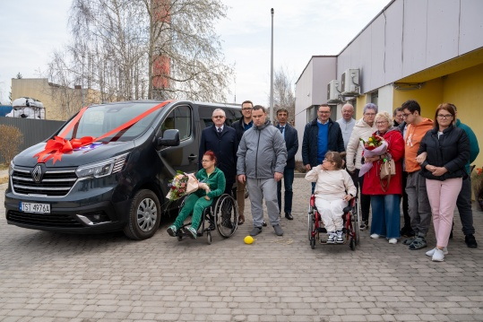 Komfortowe warunki dowozu dla podopiecznych ŚDS