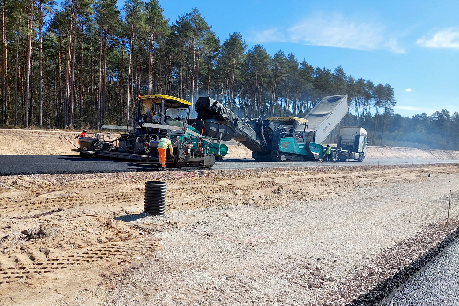 S74 od Mniowa do Kielc w połowie gotowa