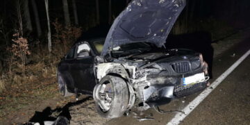 Auta zderzyły się czołowo. Rannych zabrały karetki