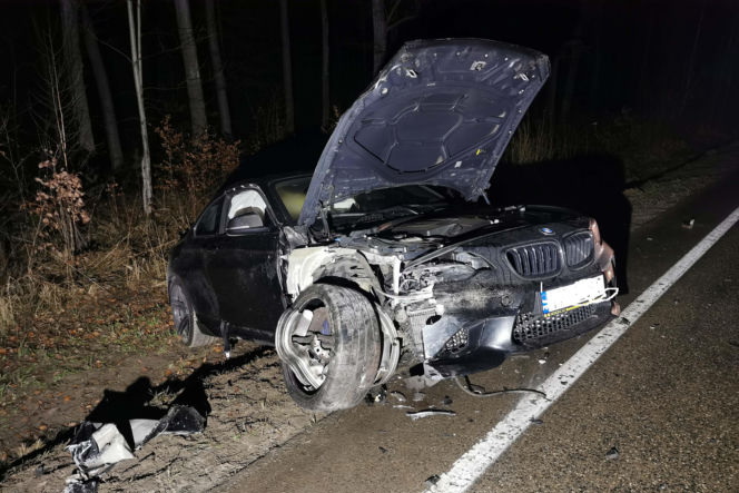 Auta zderzyły się czołowo. Rannych zabrały karetki