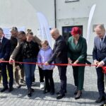 17.04.2026. Sędziszów. Przekazanie pierwszych mieszkań komunalnych w województwie świętokrzyskim wybudowane w ramach Społecznej Inicjatywy Mieszkaniowej / Fot. Marcin Marszałek - Radio Kielce