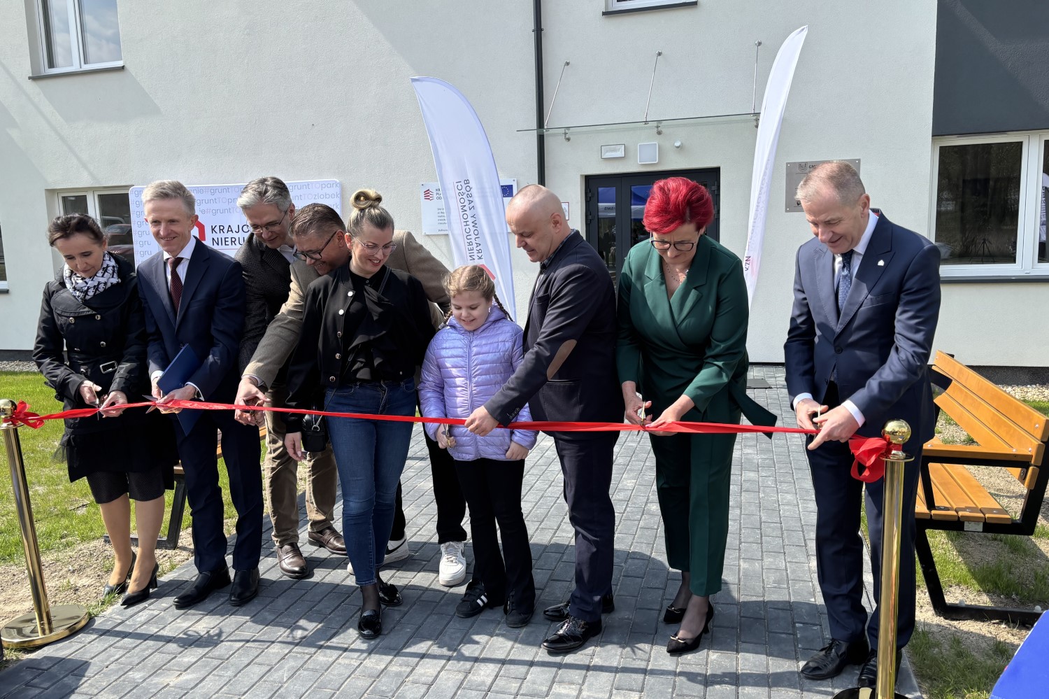 17.04.2026. Sędziszów. Przekazanie pierwszych mieszkań komunalnych w województwie świętokrzyskim wybudowane w ramach Społecznej Inicjatywy Mieszkaniowej / Fot. Marcin Marszałek - Radio Kielce