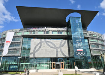 20.04.2026. Warszawa. Centrum Olimpijskie PKOl mieszczące się przy Wybrzeżu Gdyńskim 4 na warszawskim Żoliborzu, gdzie prezes PKOl Radosław Piesiewicz spotkał się z dziennikarzami podczas briefingu prasowego w związku z „wieloma zapytaniami mediów w sprawie sponsora generalnego PKOl - zondacrypto” / Fot. PAP - Piotr Nowak