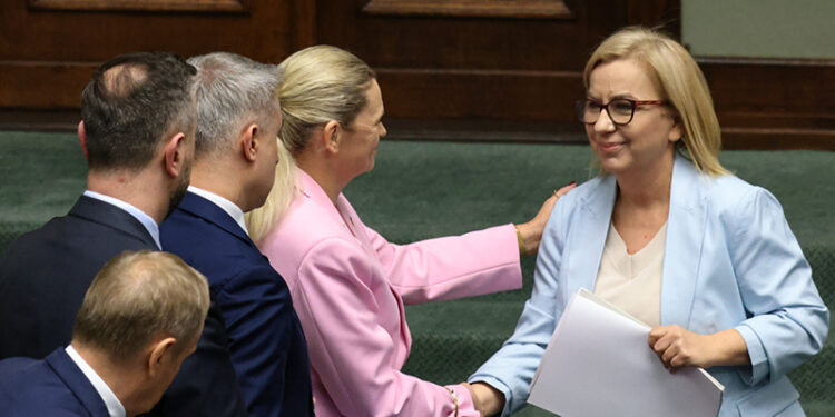 30.04.2026. Warszawa. Premier Donald Tusk, minister klimatu i środowiska Paulina Hennig-Kloska, wicepremier, minister cyfryzacji Krzysztof Gawkowski, minister edukacji Barbara Nowacka i wicepremier, minister obrony narodowej Władysław Kosiniak-Kamysz na sali plenarnej Sejmu / Fot. PAP - Albert Zawada