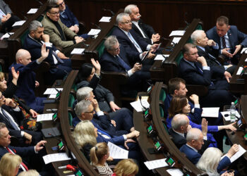 30.04.2026. Warszawa. Posłowie na sali plenarnej Sejmu / Fot. PAP - Albert Zawada