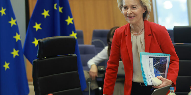 Belgia. Bruksela. Przewodnicząca Komisji Europejskiej Ursula von der Leyen / Fot. PAP/EPA - Olivier Hoslet