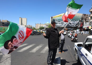 Trump przedłuża rozejm, Iran nie potwierdza; walki nadal wstrzymane