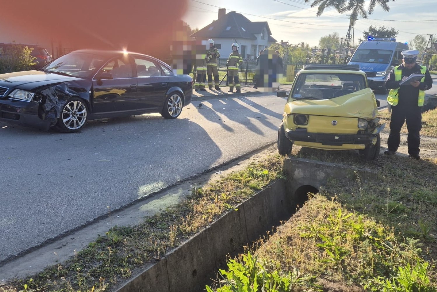 Czołowe zderzenie aut. Jeden z kierowców w szpitalu