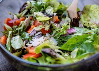 Sałatka wiosenna z… chwastów?