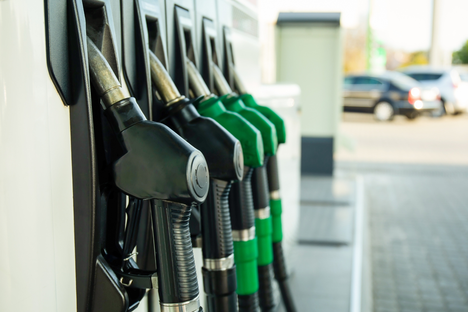 Benzyna i diesel nieznacznie podrożeją