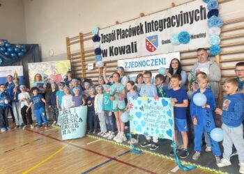 24.04.2026. Kowala. Zespół Placówek Integracyjnych w Kowali. Ogólnopolska akcja „Niebieskie Igrzyska” / Fot. Aleksandra Słowak - Radio Kielce
