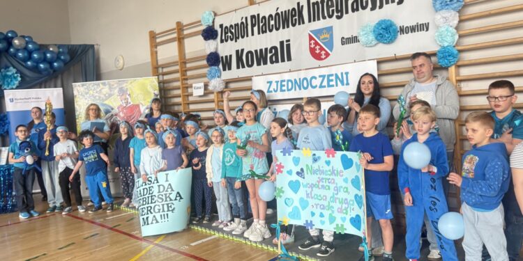 24.04.2026. Kowala. Zespół Placówek Integracyjnych w Kowali. Ogólnopolska akcja „Niebieskie Igrzyska” / Fot. Aleksandra Słowak - Radio Kielce