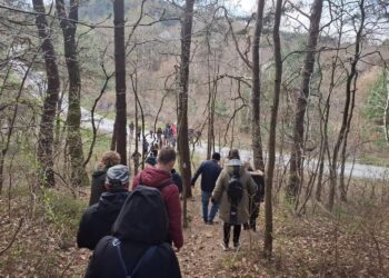 Poszli trasą przez „las pełen trupów” - Radio Kielce 11.04.2026. Małogoszcz. II Spacer Śladami NSZ Rejonu Małogoszcz / Fot. Paweł Krzysztofik