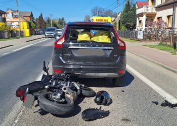 27.04.2026. Bieliny. Zderzenie samochodu osobowego i motocykla / Fot. policja