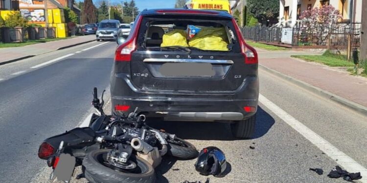 27.04.2026. Bieliny. Zderzenie samochodu osobowego i motocykla / Fot. policja