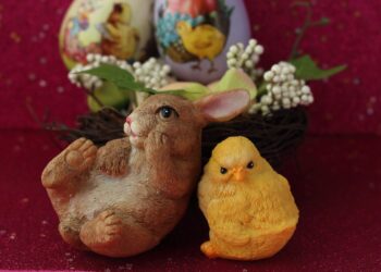 Symbolika Świąt Wielkanocnych: kurczaczek i zajączek