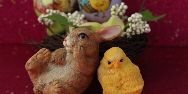 Symbolika Świąt Wielkanocnych: kurczaczek i zajączek