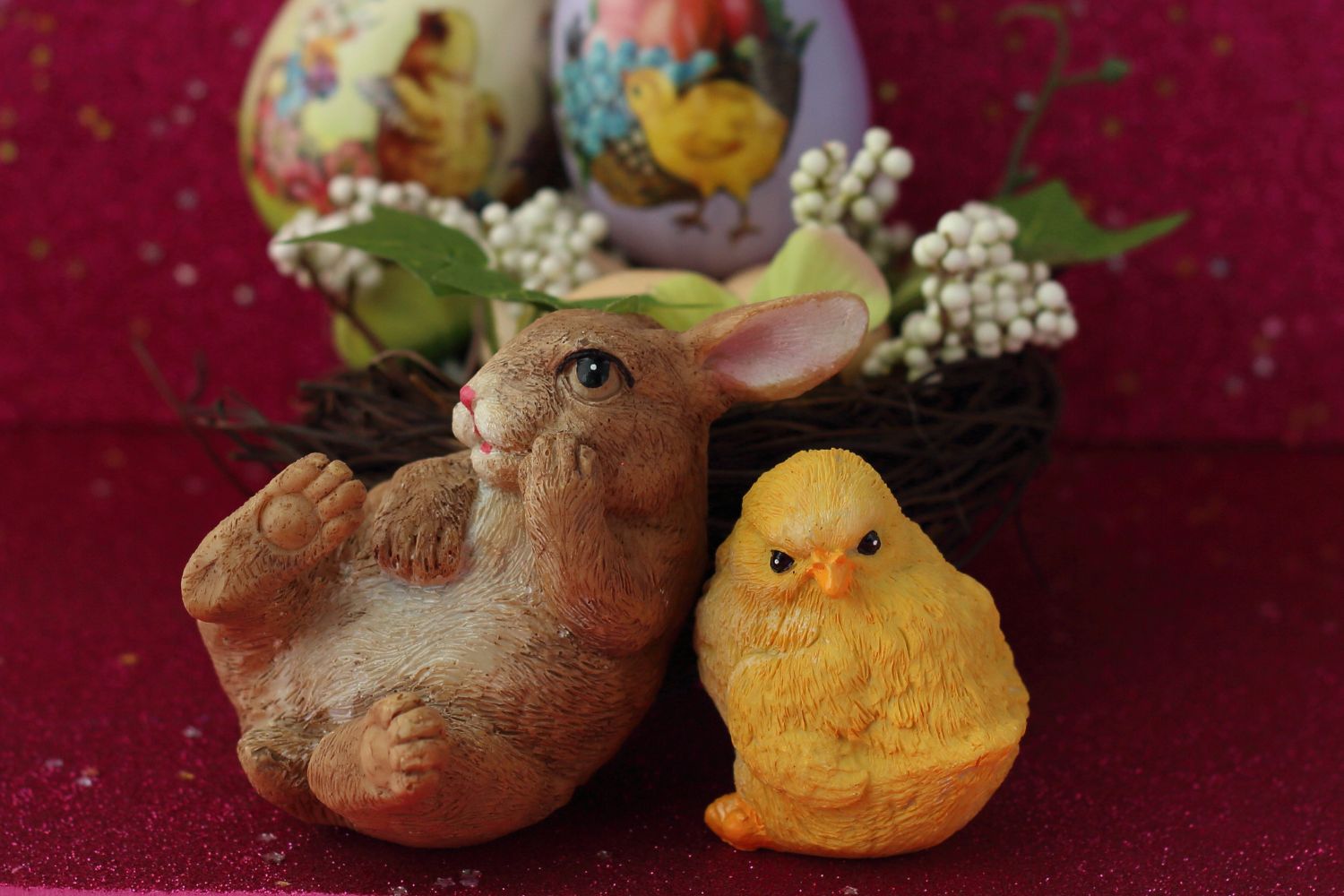 Symbolika Świąt Wielkanocnych: kurczaczek i zajączek