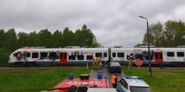 Samochód osobowy zderzył się z pociągiem