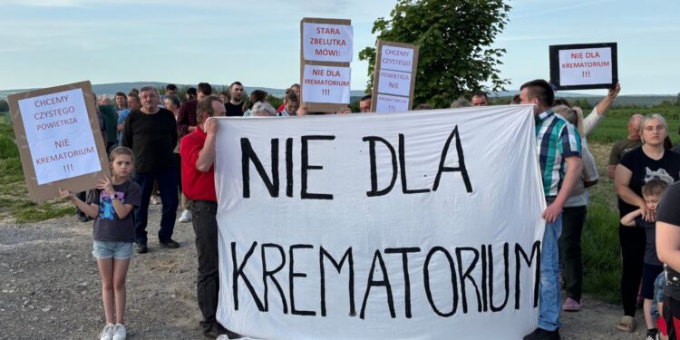 22.05.2026. Stara Zbelutka. Spotkanie mieszkańców w sprawie planowanej budowy krematorium / Fot. Marcin Marszałek - Radio Kielce