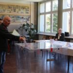 10.05.2026. Pińczów. Komisja obwodowa nr 6, mieszcząca się w szkole podstawowej na osiedlu Grodzisko / Fot. Marta Gajda-Kruk - Radio Kielce