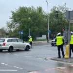 08.05.2026. Kielce. Ręczne kierowanie ruchem na skrzyżowaniu było jedną z konkurencji 36. finału wojewódzkiego konkursu „Policjant Ruchu Drogowego” / Fot. Kamil Król - Radio Kielce