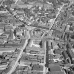 Kielce. Ulica Piotrkowska. 1967 rok. Wyburzone zabudowania między ulicami Piotrkowską i Leśną. Obecnie Plac Konstytucji 3 Maja / źródło: fotopolska.eu