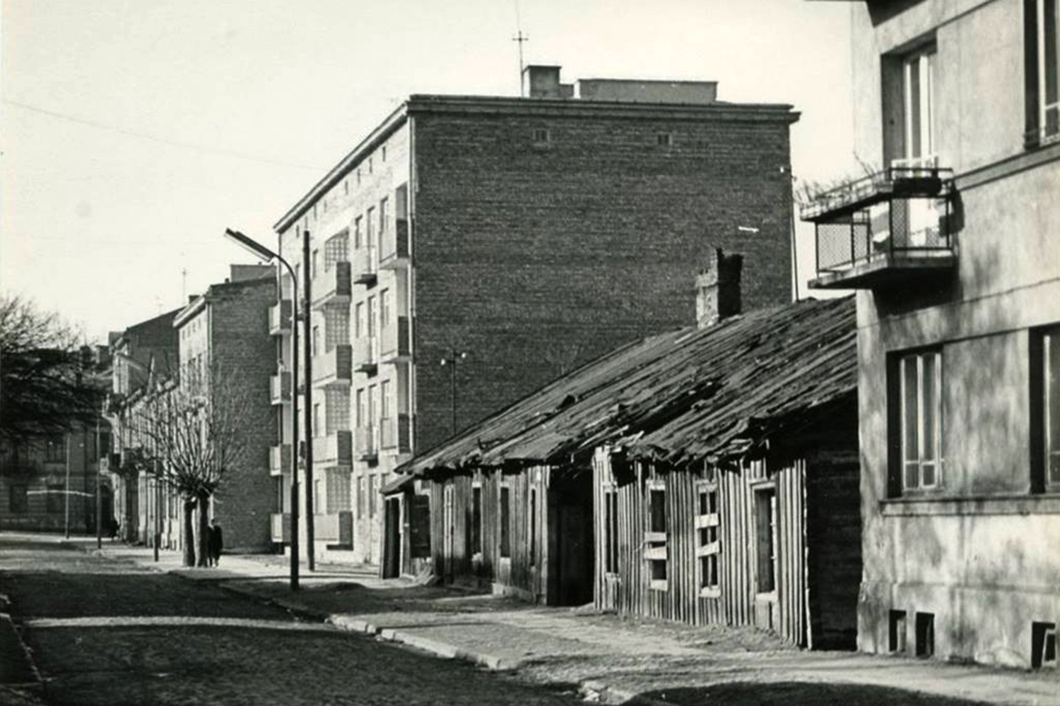 Kielce. Ulica Słowackiego. 1961 rok. Drewniany dom przy ulicy Słowackiego 22 / źródło: facebook.com/kieleckieinwestycje