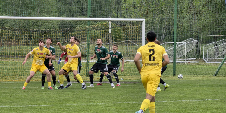 Lider tabeli sprawdzi Czarnych Połaniec - Radio Kielce 16.05.2026. Połaniec. Mecz 32. kolejki piłkarskiej Betclic 3. Ligi Czarni Połaniec - Star Starachowice / Fot. Maciej Makuła – Radio Kielce
