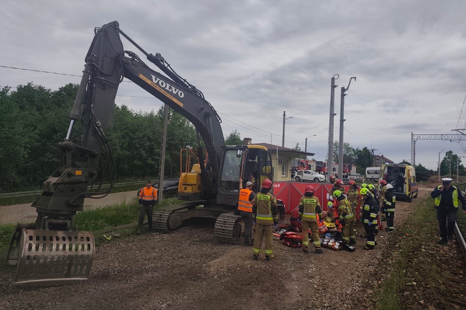 Pijany operator koparki potrącił 33-latka