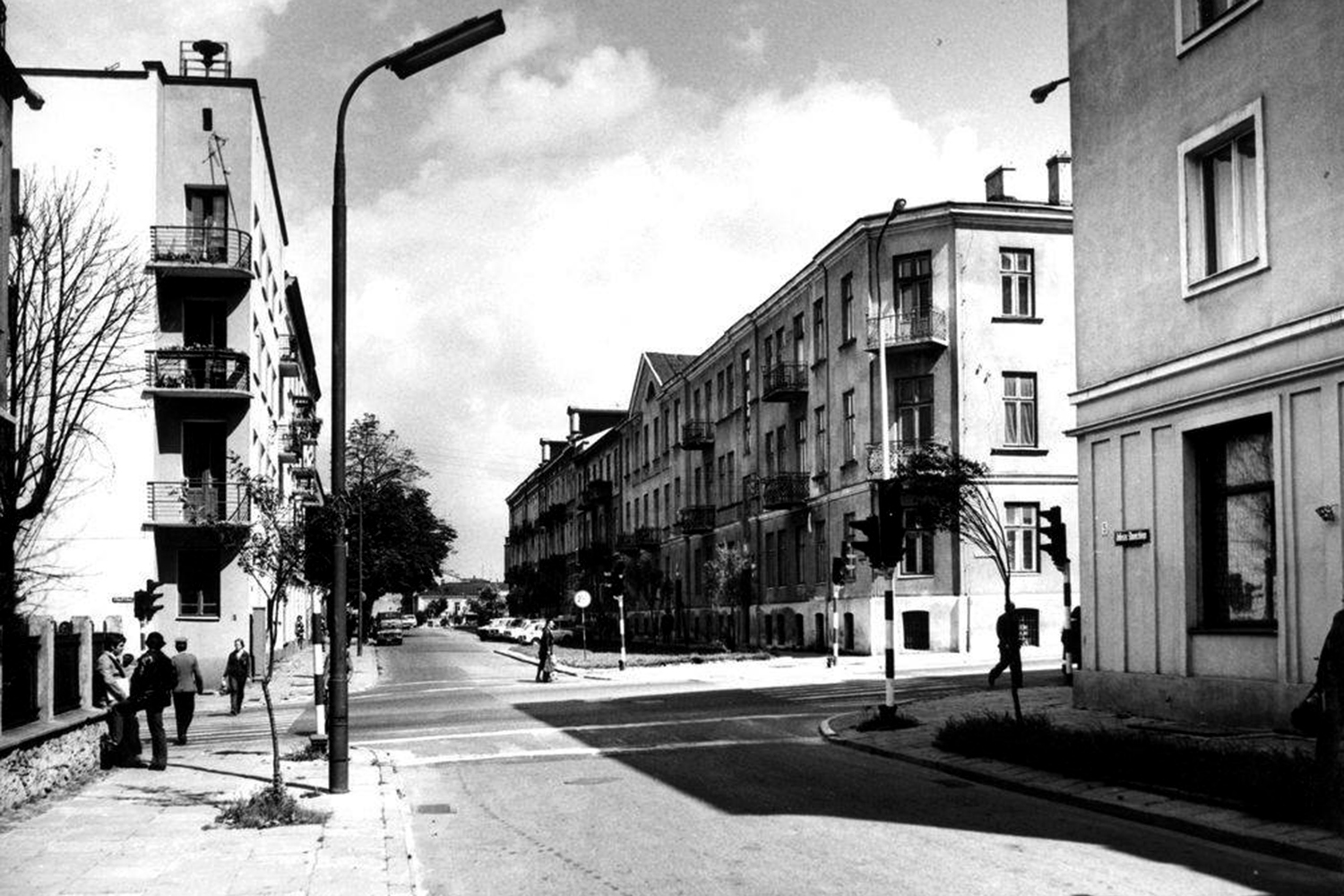 Kielce. Ulica Słowackiego. Lata 1970-1975. Skrzyżowanie ulic Słowackiego i Seminaryjskiej (wówczas Gwardii Ludowej) / źródło: facebook.com/kieleckieinwestycje