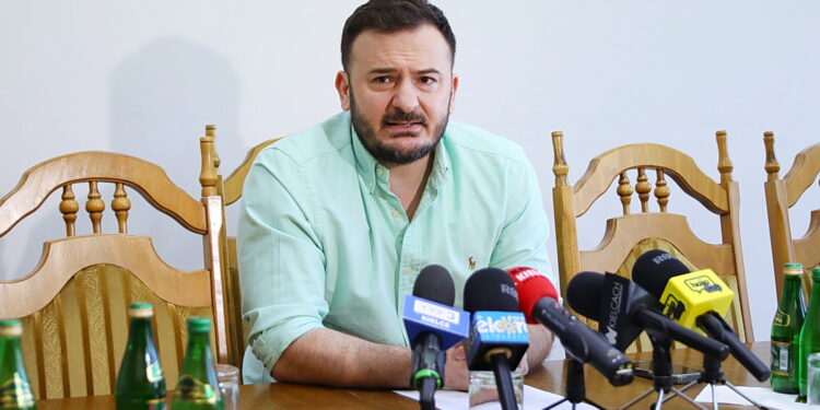 06.05.2026. Kielce. Konferencja prasowa przed sesją Rady Miasta Kielce. Na zdjęciu: Maciej Jakubczyk / Fot. Wiktor Taszłow - Radio Kielce