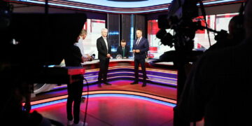 07.05.2026 TVP3 Kielce. Debata kandydatów na burmistrza Pińczowa. Na zdjęciu: (odlewej): Janusz Koniusz, Marcin Wojniak / Fot. Wiktor Taszłow - Radio Kielce