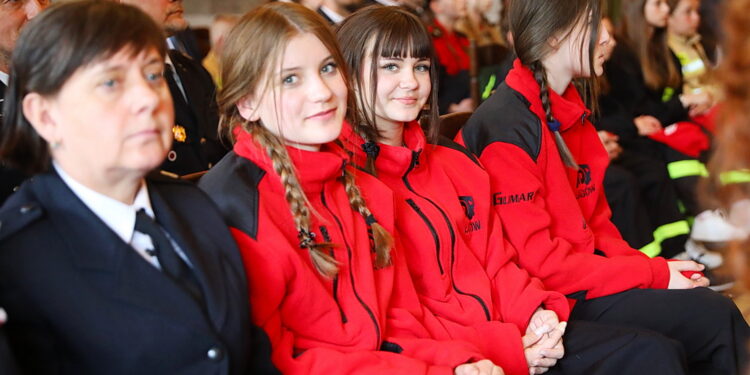 Nowy program ma zachęcić młodzież do służby w straży
