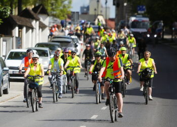 Cykliści wspólnie z biskupem ruszyli na rowerowy szlak