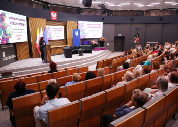 Kobiety rządzą, ale jak? Panie szukały odpowiedzi na I Świętokrzyskim Forum Kobiet