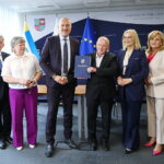 28.05.2026. Kielce. Urząd Marszałkowski Województwa Świętokrzyskiego. Dziewięć świętokrzyskich gmin otrzymało blisko 30 mln zł dofinansowania na rewitalizacje obiektów / Fot. Wiktor Taszłow - Radio Kielce