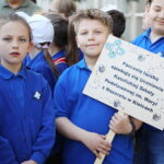 29.05.2026. Kielce. Uczniowie z kieleckiego Nazaretu posadzili drzewa miododajne przed Urzędem Marszałkowskim Województwa Świętokrzyskiego w Kielcach / Fot. Wiktor Taszłow - Radio Kielce