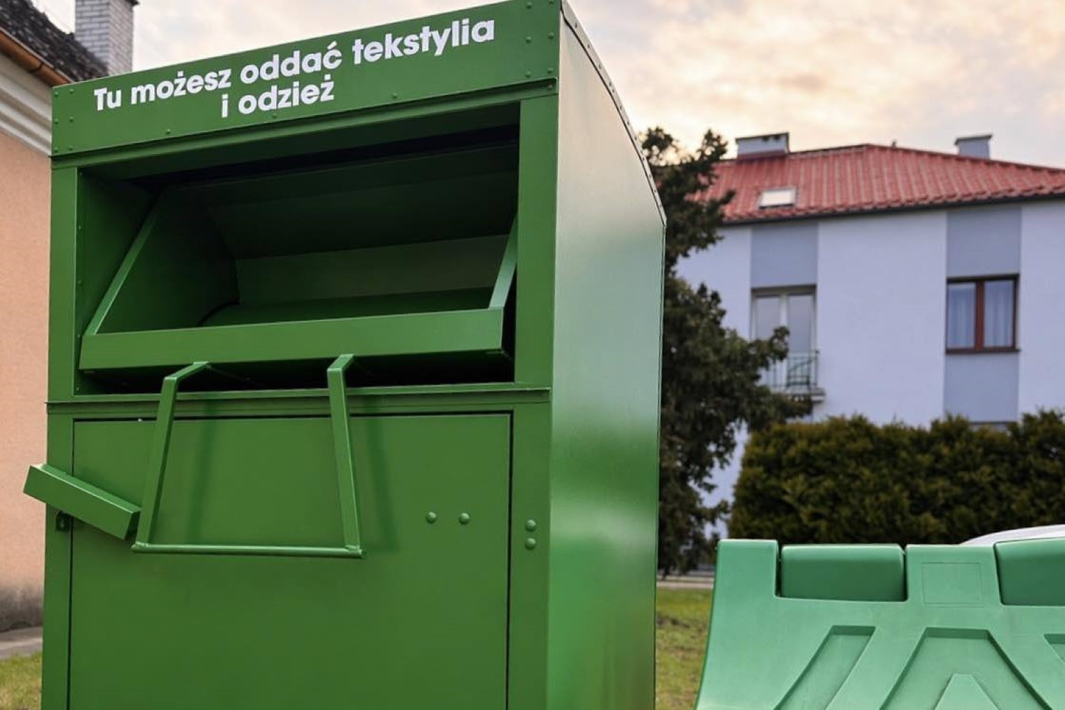 W Busku-Zdroju stanęły zielone pojemniki