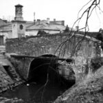 Kielce. Ulica Piotrkowska. 1960 rok. Austriacki most na Silnicy, który został wyburzony na przełomie lat 60. i 70. XX wieku w związku z budową Alei IX Wieków Kielc / źródło: Wojewódzki Urząd Ochrony Zabytków w Kielcach / źródło: fotopolska.eu