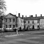 Kielce. Plac Moniuszki. Lata 1973-1974. Gmach Leonarda / źródło: fotopolska.eu