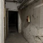 26.05.2026. Jędrzejów. Podziemia I Liceum Ogólnokształcącego im. Mikołaja Reja w Jędrzejowie. Schron / Fot. Marcin Marszałek - Radio Kielce