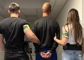 Prawie kilogram narkotyków w aucie. Areszt dla posiadacza - Radio Kielce Prawie kilogram narkotyków w aucie. Areszt dla posiadacza