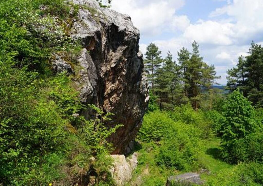 Nieznane świętokrzyskie atrakcje: górnicza sztolnia i górska grań