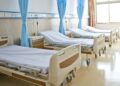 Puste łóżka w szpitalu. Oddział wewnętrzny został zamknięty