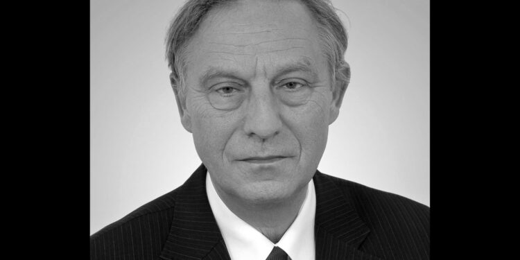 Zmarł scenarzysta filmowy, adwokat i polityk Krzysztof Piesiewicz - Radio Kielce Zmarł scenarzysta filmowy, adwokat i polityk Krzysztof Piesiewicz