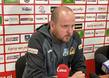 Na zdjęciu: Łukasz Tarkowski - trener KSZO 1929 Ostrowiec. / Fot. Kamil Król - Radio Kielce
