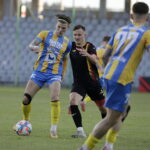 Kielce. Chemar Rurociągi Pucharu Polski na szczeblu okręgu. Mecz Korona II Kielce - Arka Pawłów - Radio Kielce