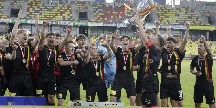 Kielecki klub piłkarski wygrał w finałowym meczu - Radio Kielce Kielecki klub piłkarski wygrał w finałowym meczu