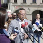 Lewica mówi „nie” wojnie oraz upamiętnia swojego posła - Radio Kielce